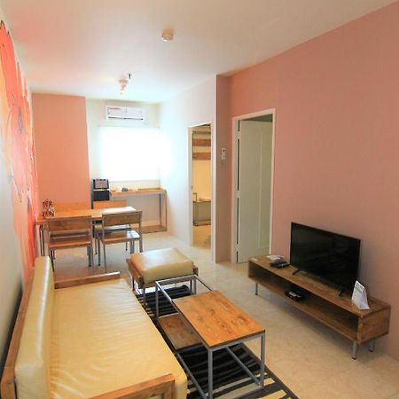Queen Victoria Apartment Batam Экстерьер фото
