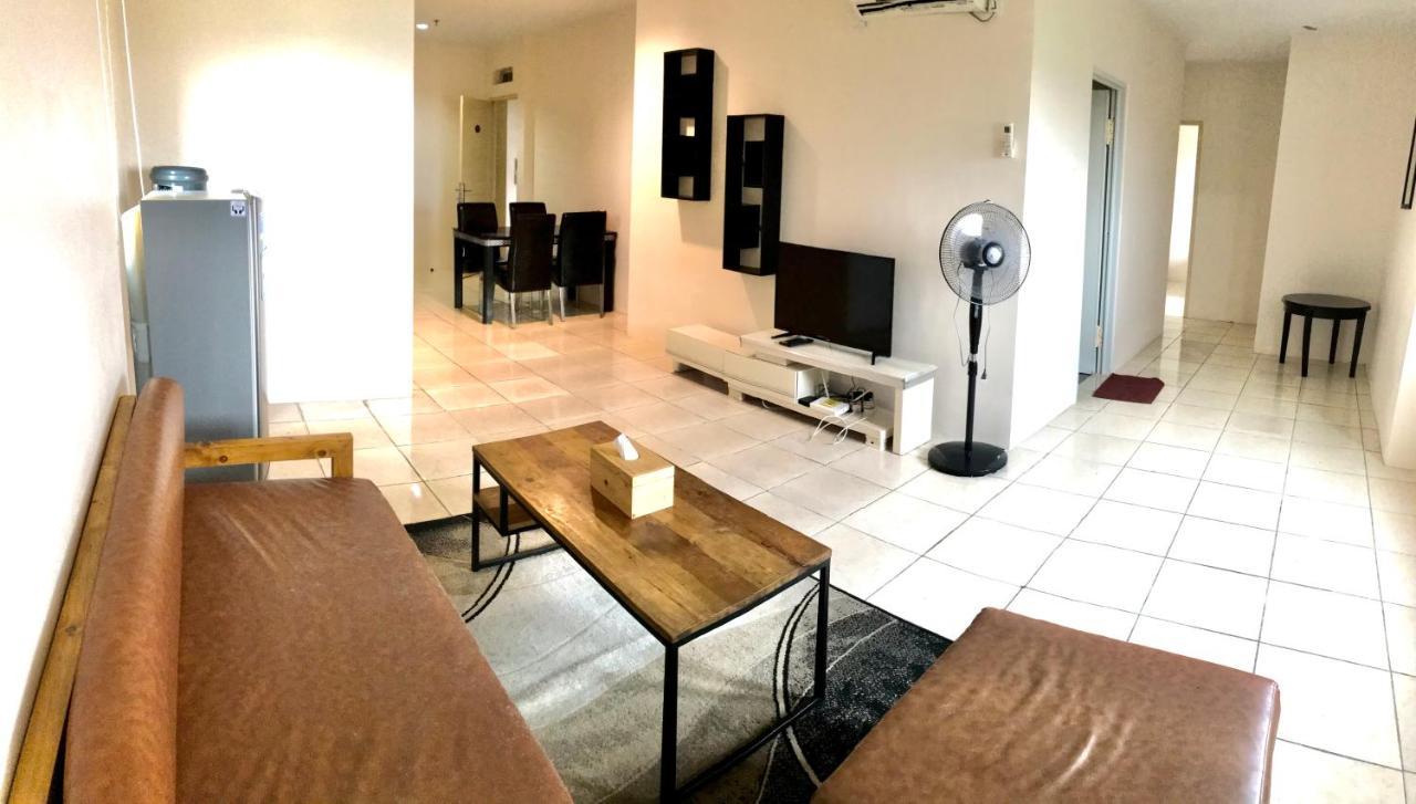 Queen Victoria Apartment Batam Экстерьер фото