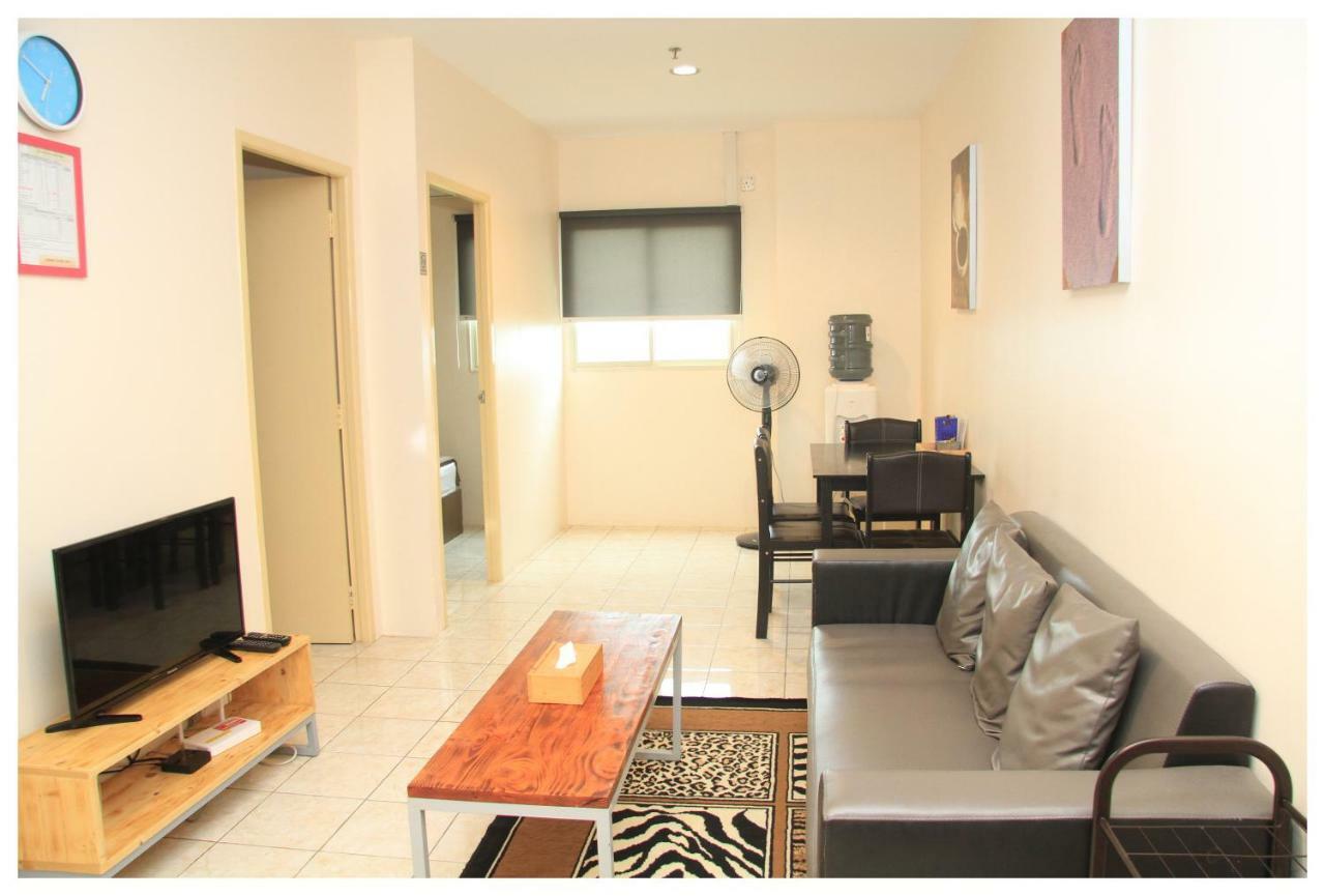 Queen Victoria Apartment Batam Экстерьер фото