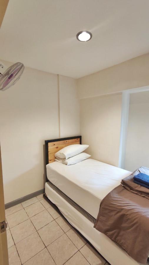 Queen Victoria Apartment Batam Экстерьер фото